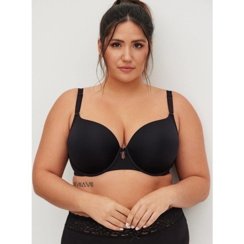 Torrid plus size black T-Shirt Lightly Lined Smooth 360° Back Smoothing Bra 52B